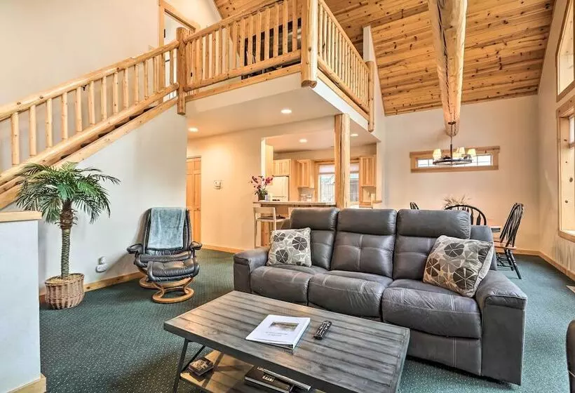 Chalet At Running Y Resort W/ Wraparound Deck!