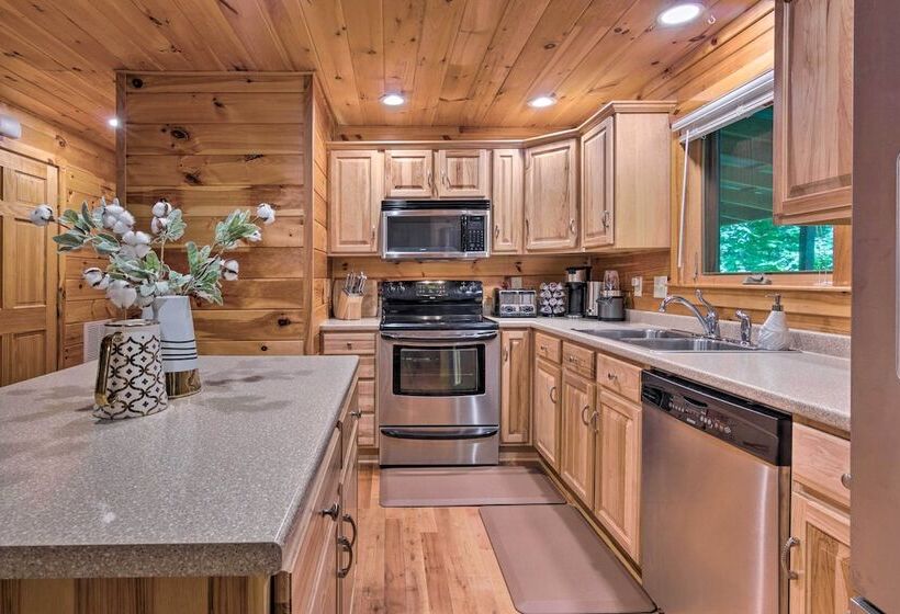 Charming Mtn Cabin 2 Mi From Downtown Boone!