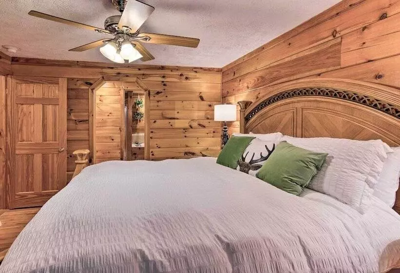 Charming Mtn Cabin 2 Mi From Downtown Boone!