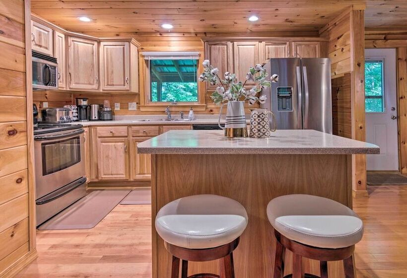 Charming Mtn Cabin 2 Mi From Downtown Boone!
