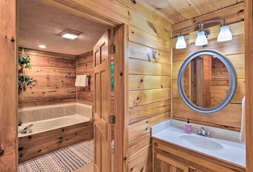 Charming Mtn Cabin 2 Mi From Downtown Boone!