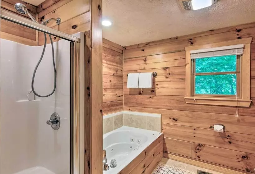 Charming Mtn Cabin 2 Mi From Downtown Boone!