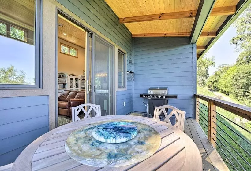 Contemporary Home W/ Deck & Mountain Views!