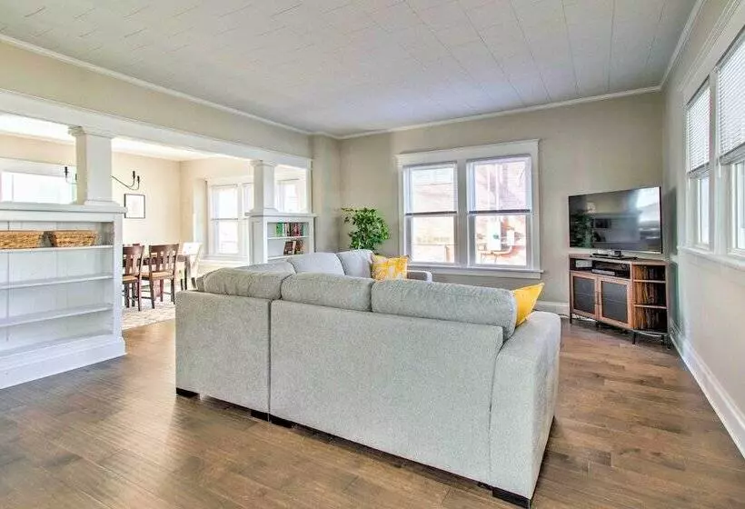 Cozy Illinois Home   Near Fishing & Golfing!