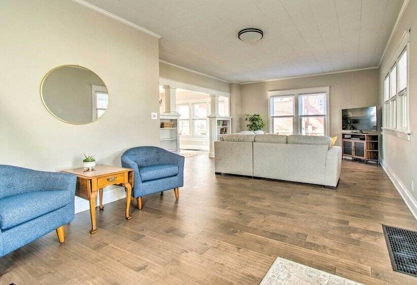 Cozy Illinois Home   Near Fishing & Golfing!