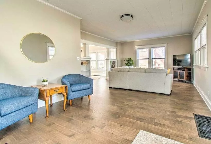 Cozy Illinois Home   Near Fishing & Golfing!