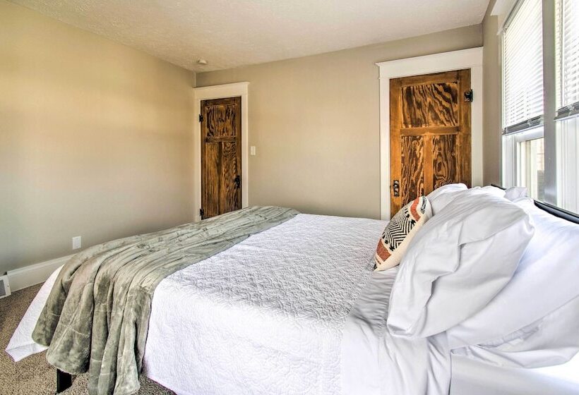 Cozy Illinois Home   Near Fishing & Golfing!