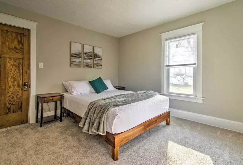 Cozy Illinois Home   Near Fishing & Golfing!