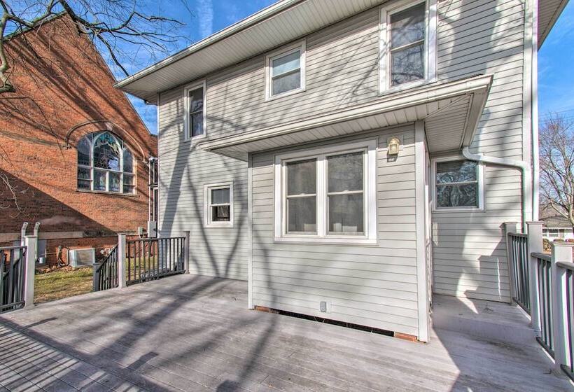 Cozy Illinois Home   Near Fishing & Golfing!