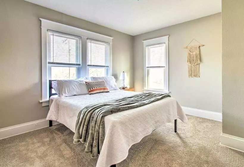 Cozy Illinois Home   Near Fishing & Golfing!