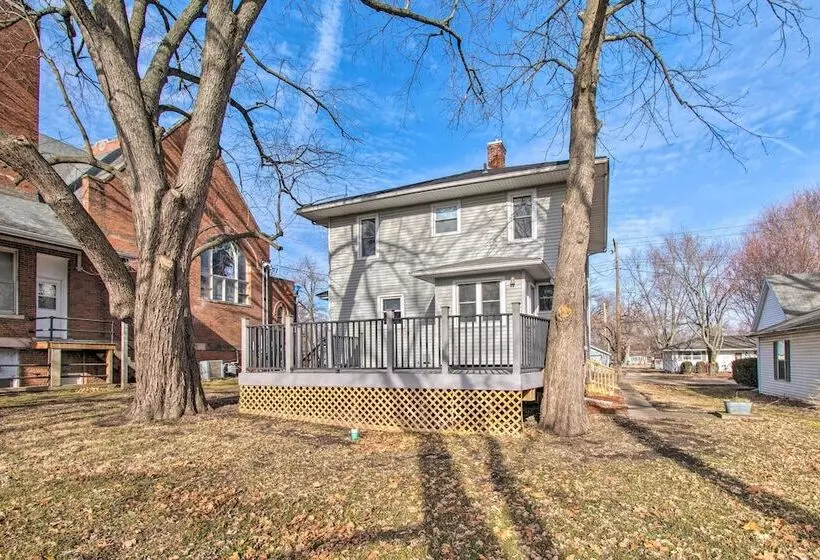 Cozy Illinois Home   Near Fishing & Golfing!