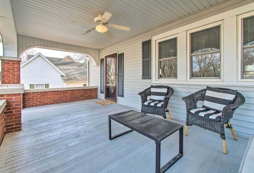 Cozy Illinois Home   Near Fishing & Golfing!