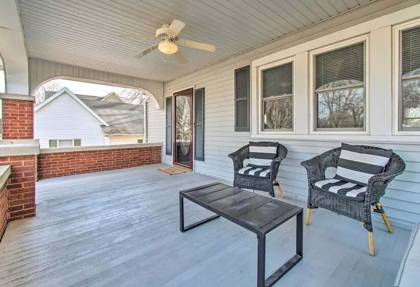 Cozy Illinois Home   Near Fishing & Golfing!