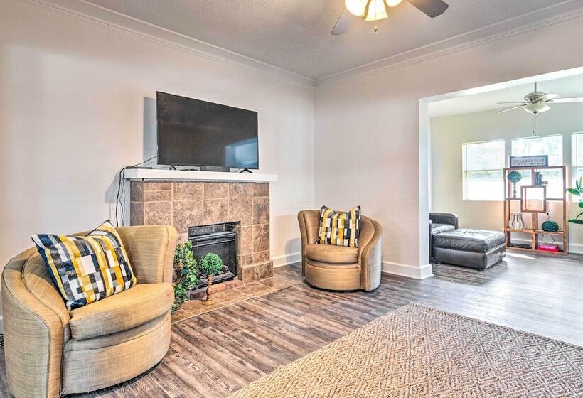 Cozy + Modern Indy House ~ 5 Mi To Downtown!