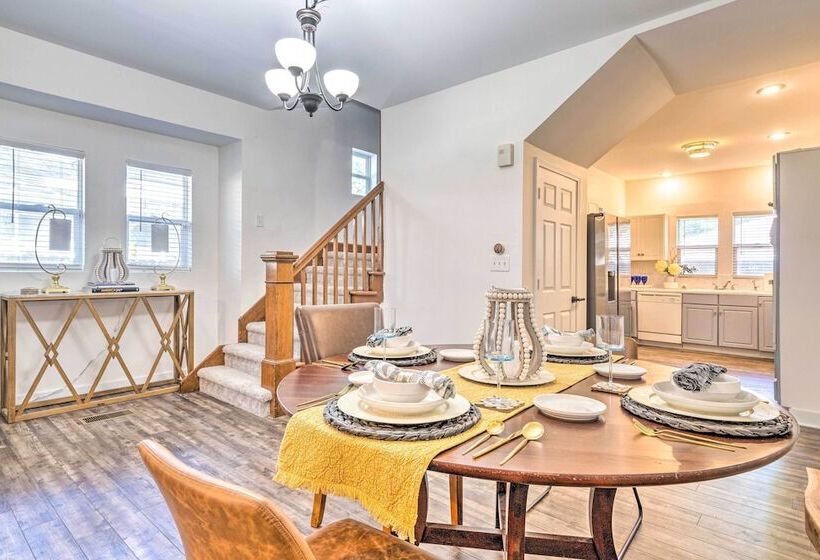 Cozy + Modern Indy House ~ 5 Mi To Downtown!