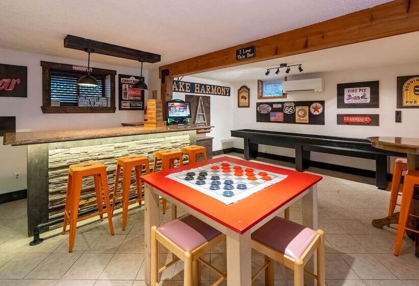 Walk To Lake: Family Home W/ Game Room, Deck & Bbq