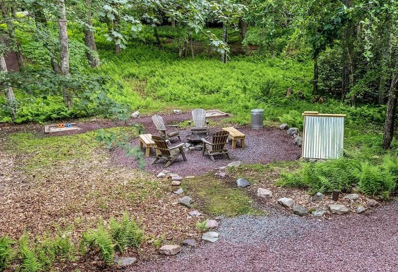 Walk To Lake: Family Home W/ Game Room, Deck & Bbq