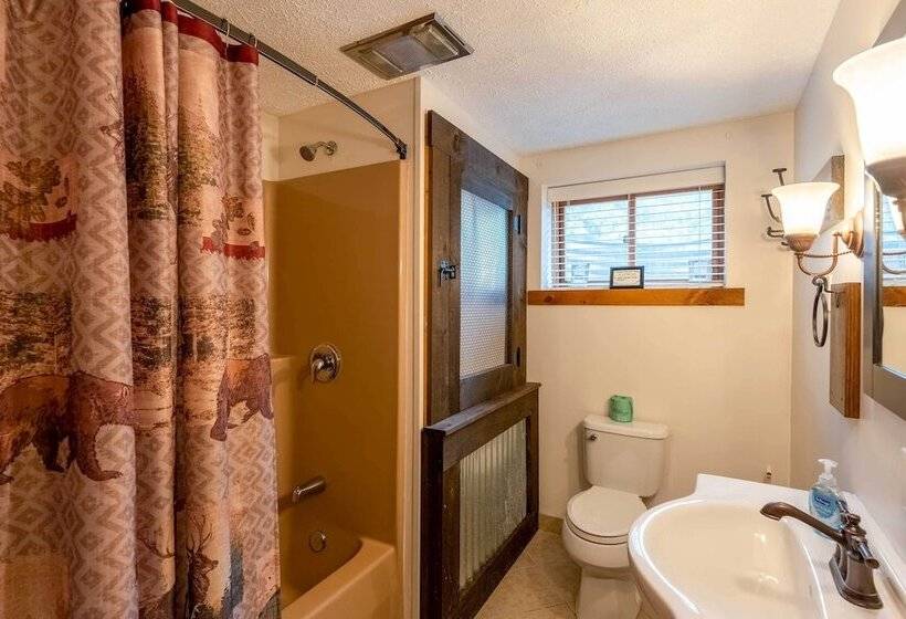 Walk To Lake: Family Home W/ Game Room, Deck & Bbq