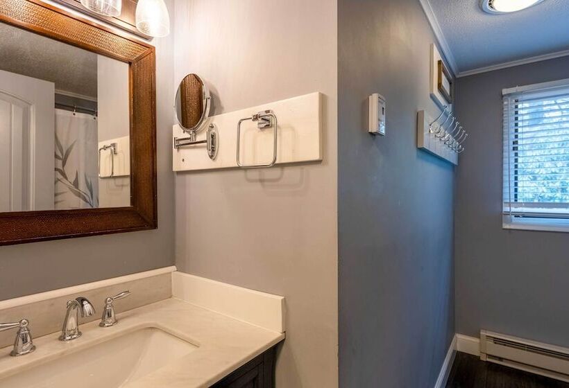 Walk To Lake: Family Home W/ Game Room, Deck & Bbq