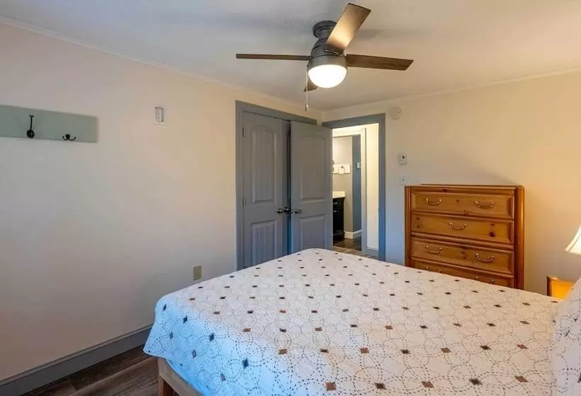 Walk To Lake: Family Home W/ Game Room, Deck & Bbq