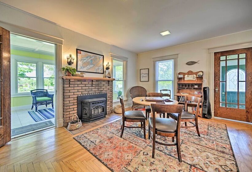 Home W/patio, 2 Blocks To St. Lawrence River