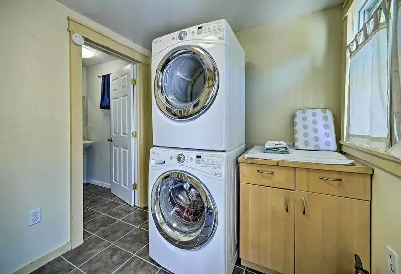 Home W/patio, 2 Blocks To St. Lawrence River