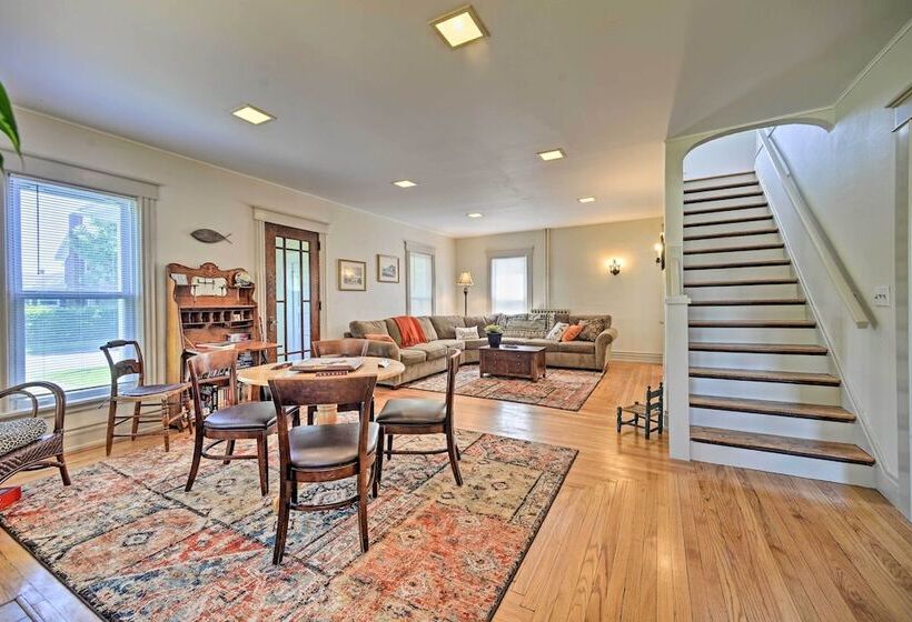 Home W/patio, 2 Blocks To St. Lawrence River