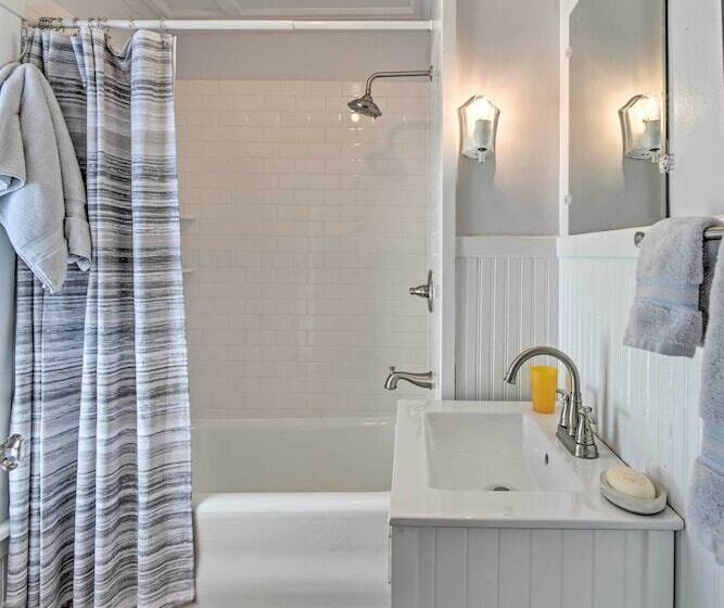 Home W/patio, 2 Blocks To St. Lawrence River