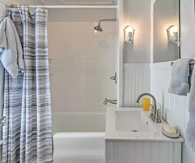 Home W/patio, 2 Blocks To St. Lawrence River