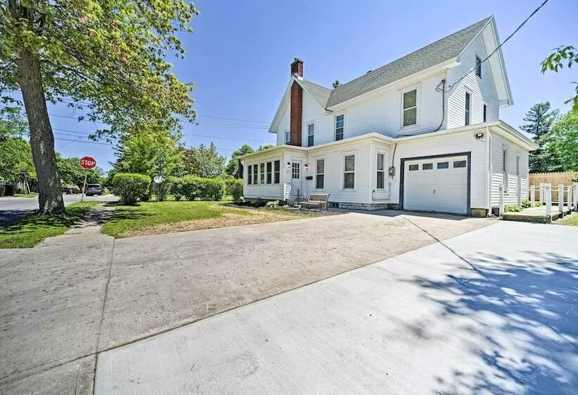 Home W/patio, 2 Blocks To St. Lawrence River