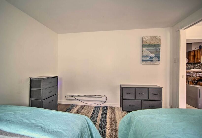 Jamestown Retreat W/ Hot Tub Walk To Lake!