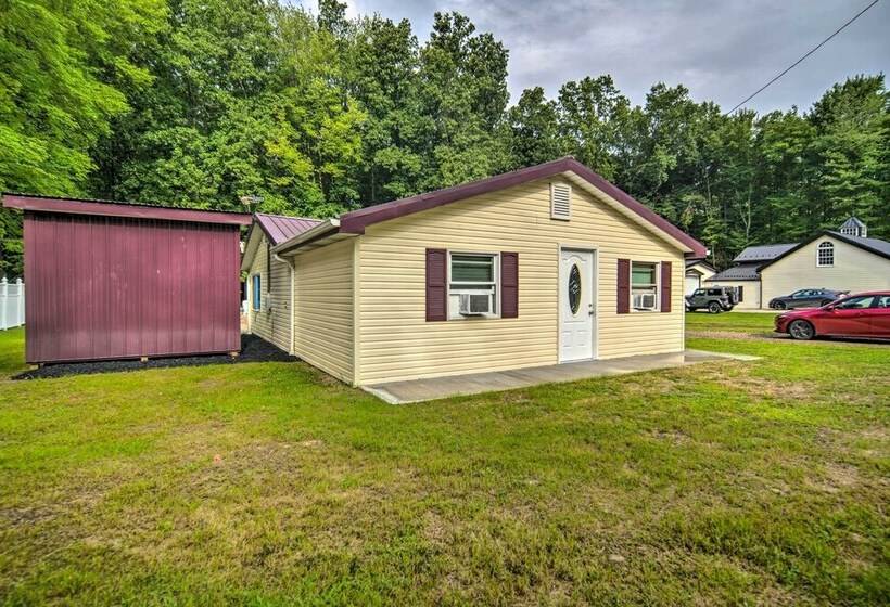 Jamestown Retreat W/ Hot Tub Walk To Lake!