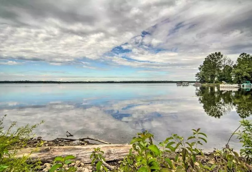 Jamestown Retreat W/ Hot Tub   Walk To Lake!