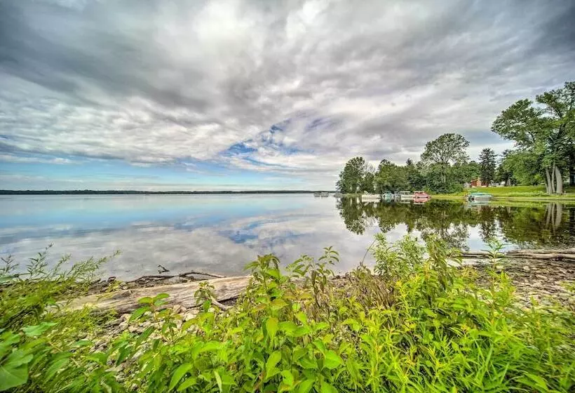 Jamestown Retreat W/ Hot Tub   Walk To Lake!