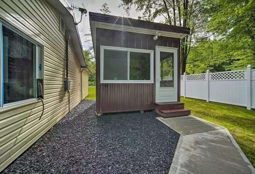 Jamestown Retreat W/ Hot Tub   Walk To Lake!