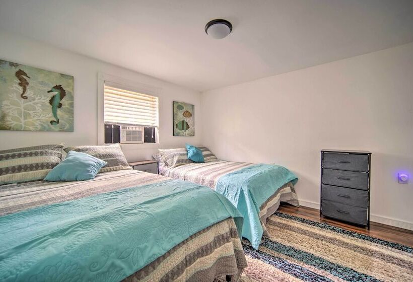 Jamestown Retreat W/ Hot Tub Walk To Lake!