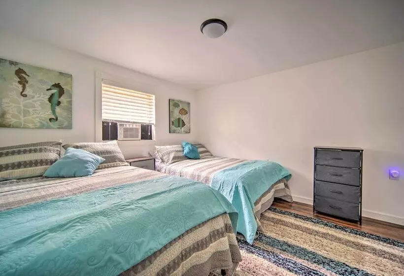 Jamestown Retreat W/ Hot Tub   Walk To Lake!