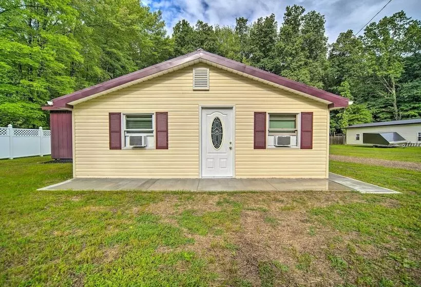 Jamestown Retreat W/ Hot Tub   Walk To Lake!