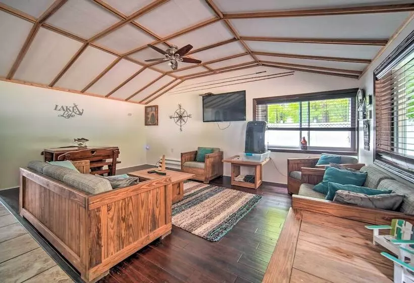 Jamestown Retreat W/ Hot Tub   Walk To Lake!