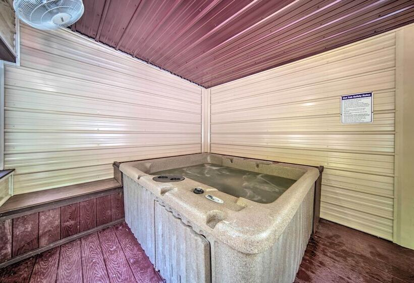 Jamestown Retreat W/ Hot Tub Walk To Lake!