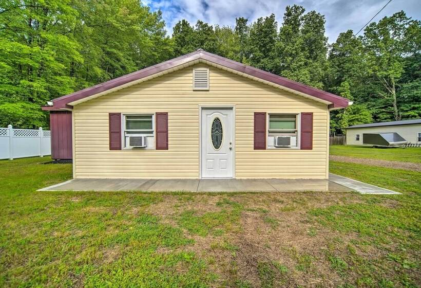 Jamestown Retreat W/ Hot Tub Walk To Lake!