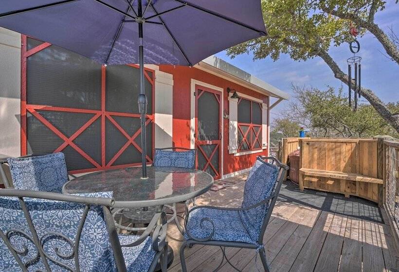 Kerrville Converted Barn Tiny Home W/ Kayaks!