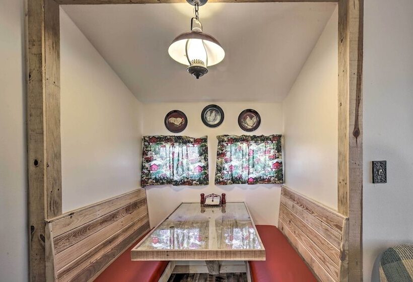 Kerrville Converted Barn Tiny Home W/ Kayaks!