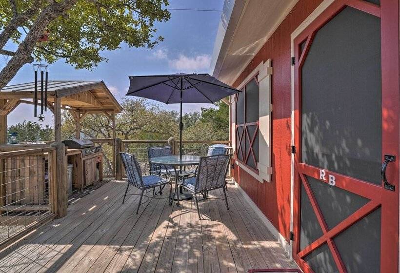 Kerrville Converted Barn Tiny Home W/ Kayaks!