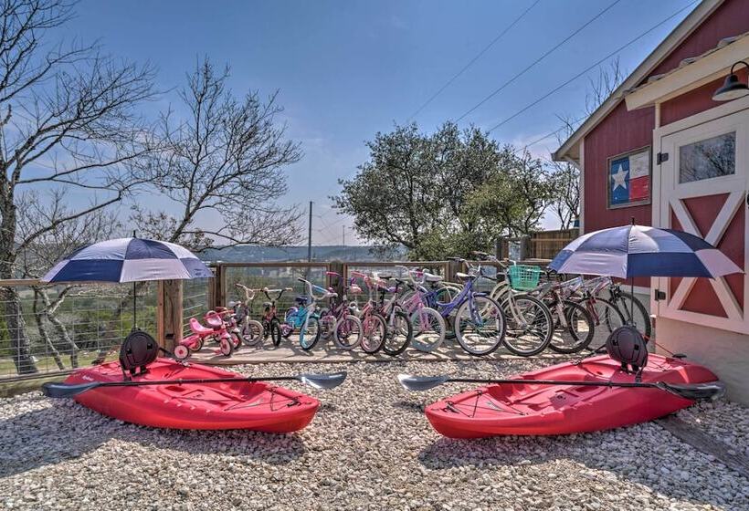 Kerrville Converted Barn Tiny Home W/ Kayaks!
