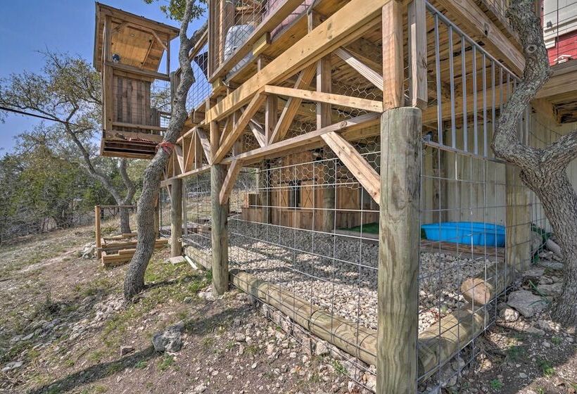 Kerrville Converted Barn Tiny Home W/ Kayaks!