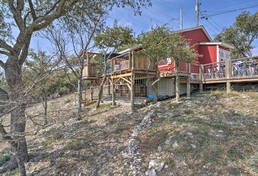 Kerrville Converted Barn Tiny Home W/ Kayaks!