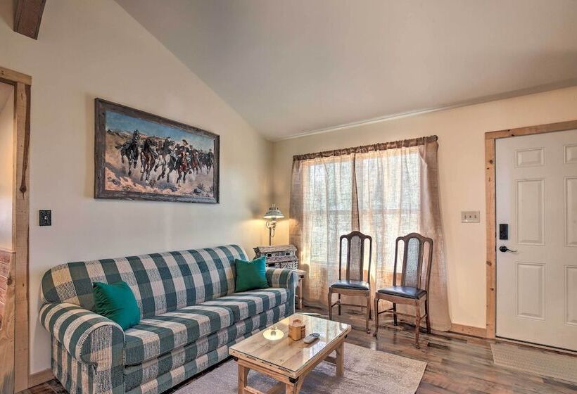 Kerrville Converted Barn Tiny Home W/ Kayaks!