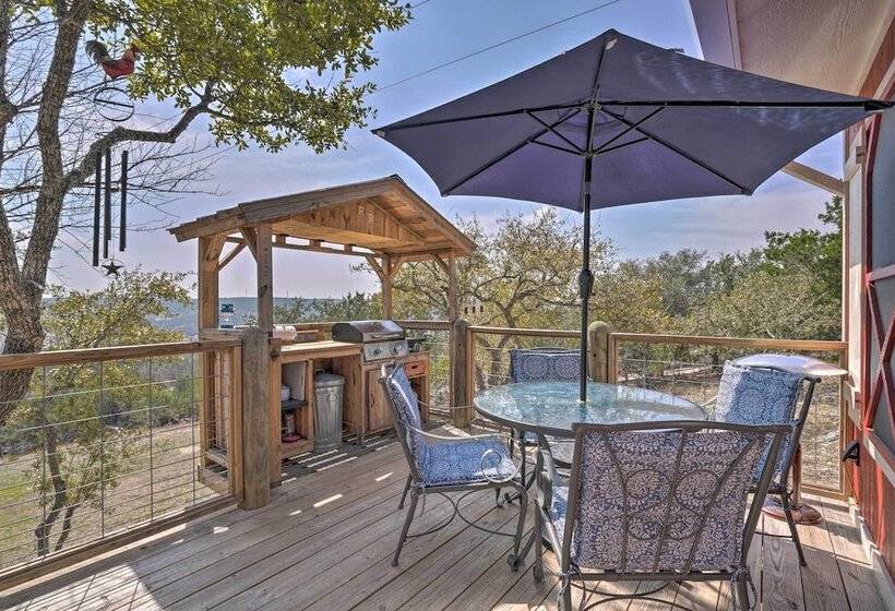 Kerrville Converted Barn Tiny Home W/ Kayaks!