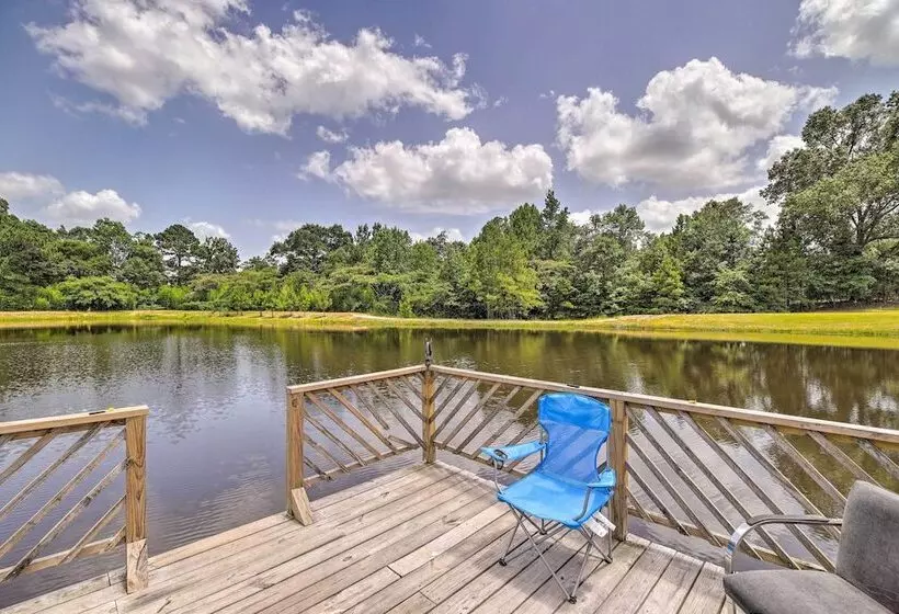 Lakefront Cabin W/ Access To 2 Paddleboats!
